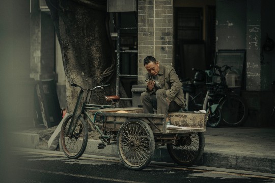 嫂子喝酒笑话的幽默艺术解析